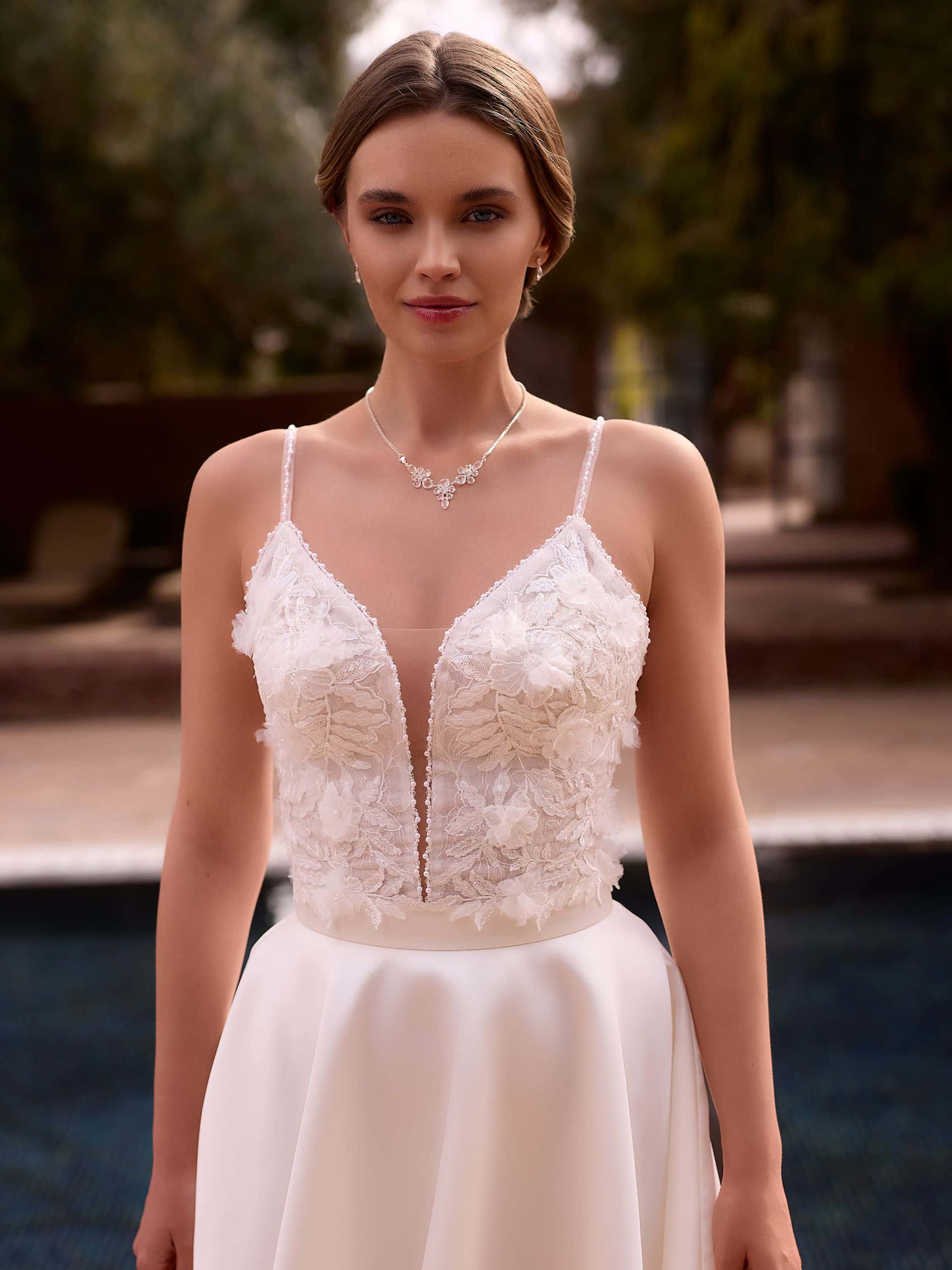 The Dress Brautmode aus Kreuzlingen bei Thurgau Julie the dress - bianco evento bridal top e507 1 1